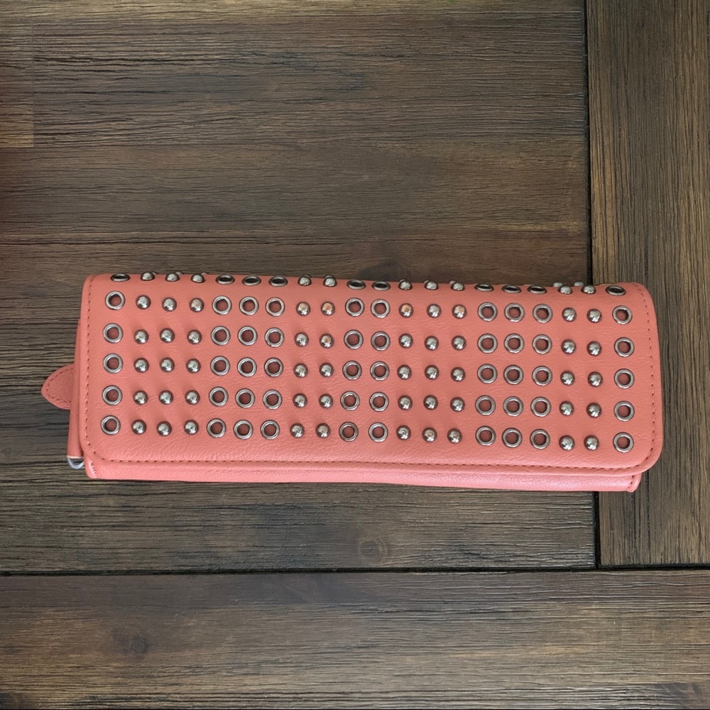 Big Buddha coral clutch